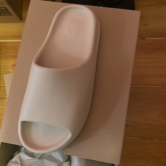 🆕Adidas YEEZY slides (Bone) Restock 2022 - Picture 3 of 8